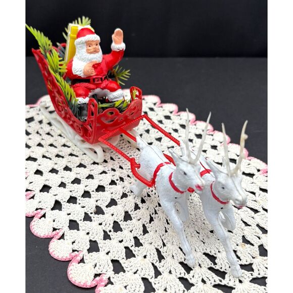 Vintage 1950s Tabletop Santa Reindeer Sleigh Plastic Christmas MCM - Picture 1 of 6